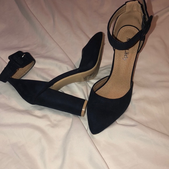 Shoes - pointy toe heel 👠